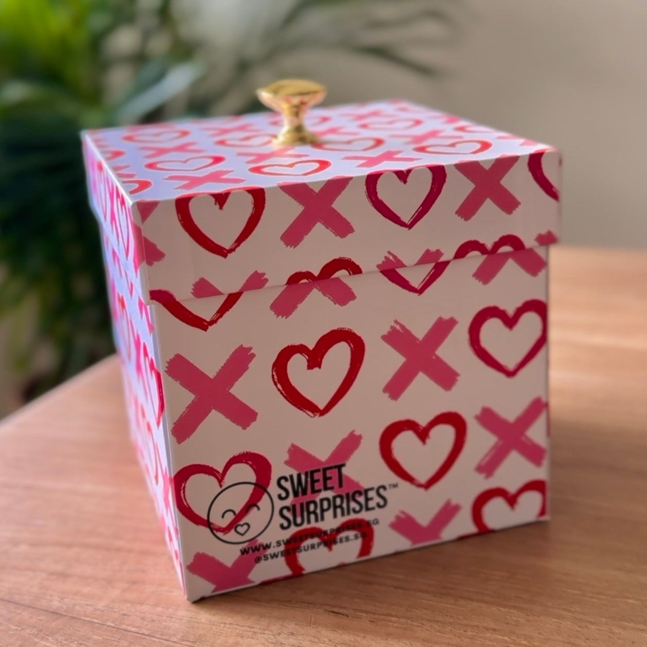(Love Box) Surprise with Magic: Butterfly Explosion Box!